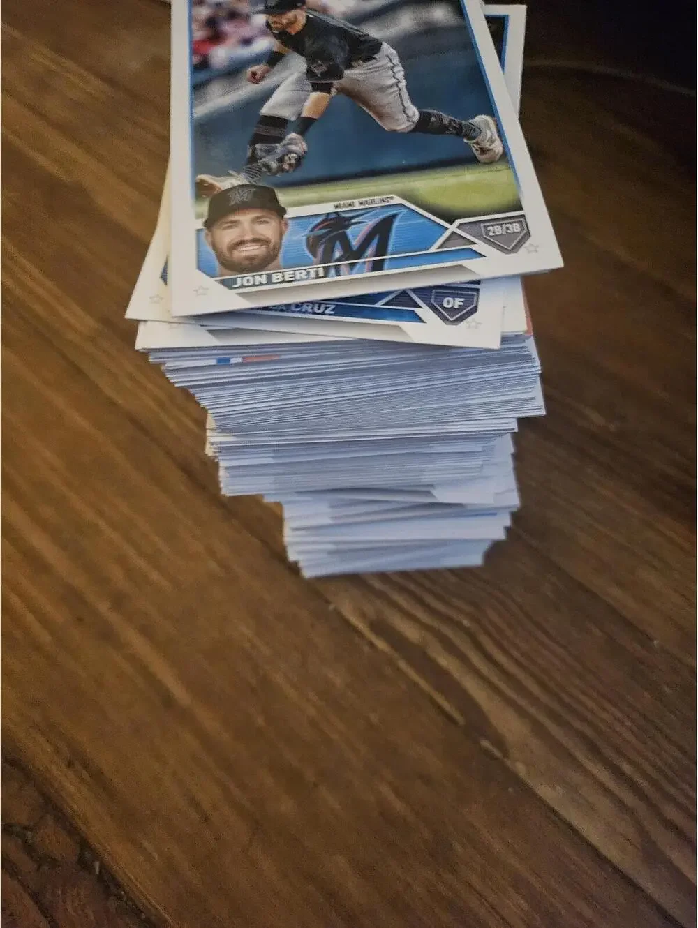 2023 Topps baseball - Big lot of unsorted Marlins cards. Roughly 400-500 cards.